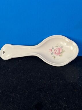 vintage Pfaltzgraff spoon rest in the "Tea Rose" pattern